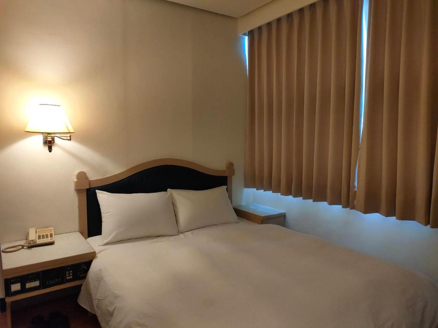 Dc Hotel Taichung Exterior foto